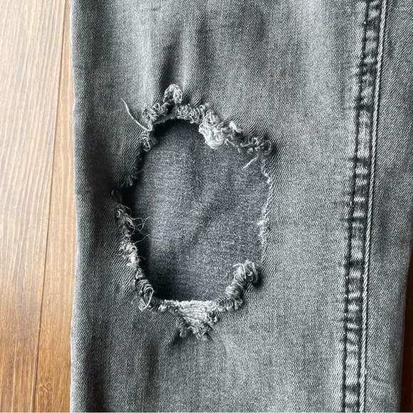 Free People Jeans Womens 29 Distressed Holes Busted Knee Faded Black Gray Skinny - Picture 4 of 14